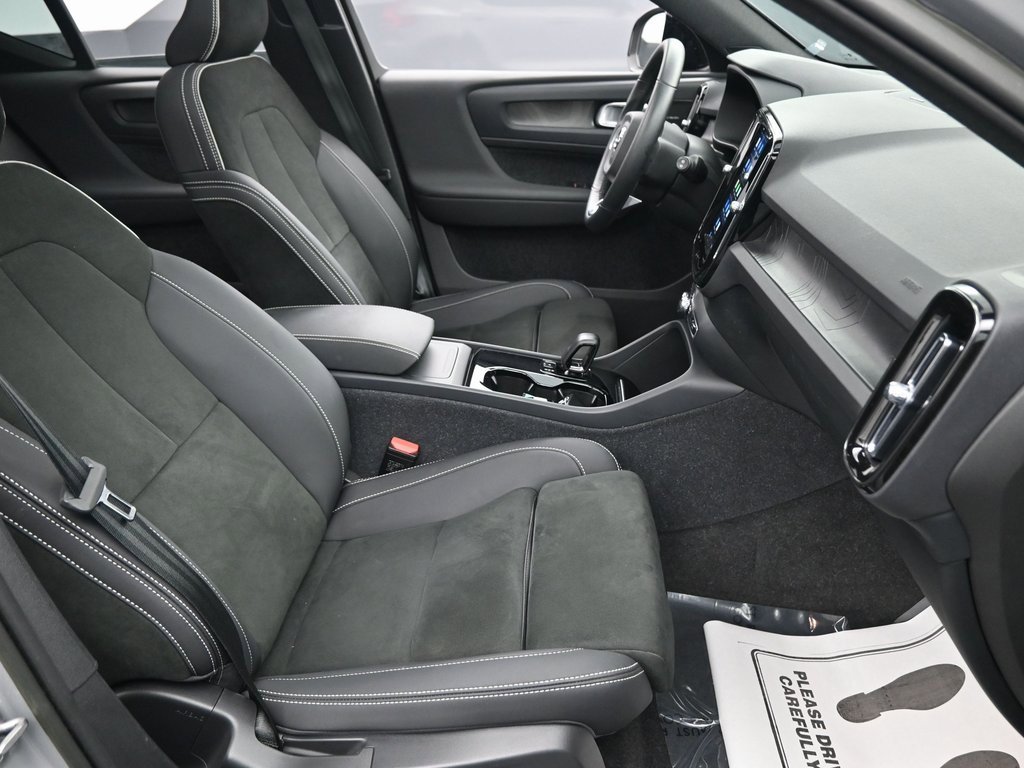 Used 2023 Volvo XC40 Recharge Ultimate w/ Protection Package Premier image 34