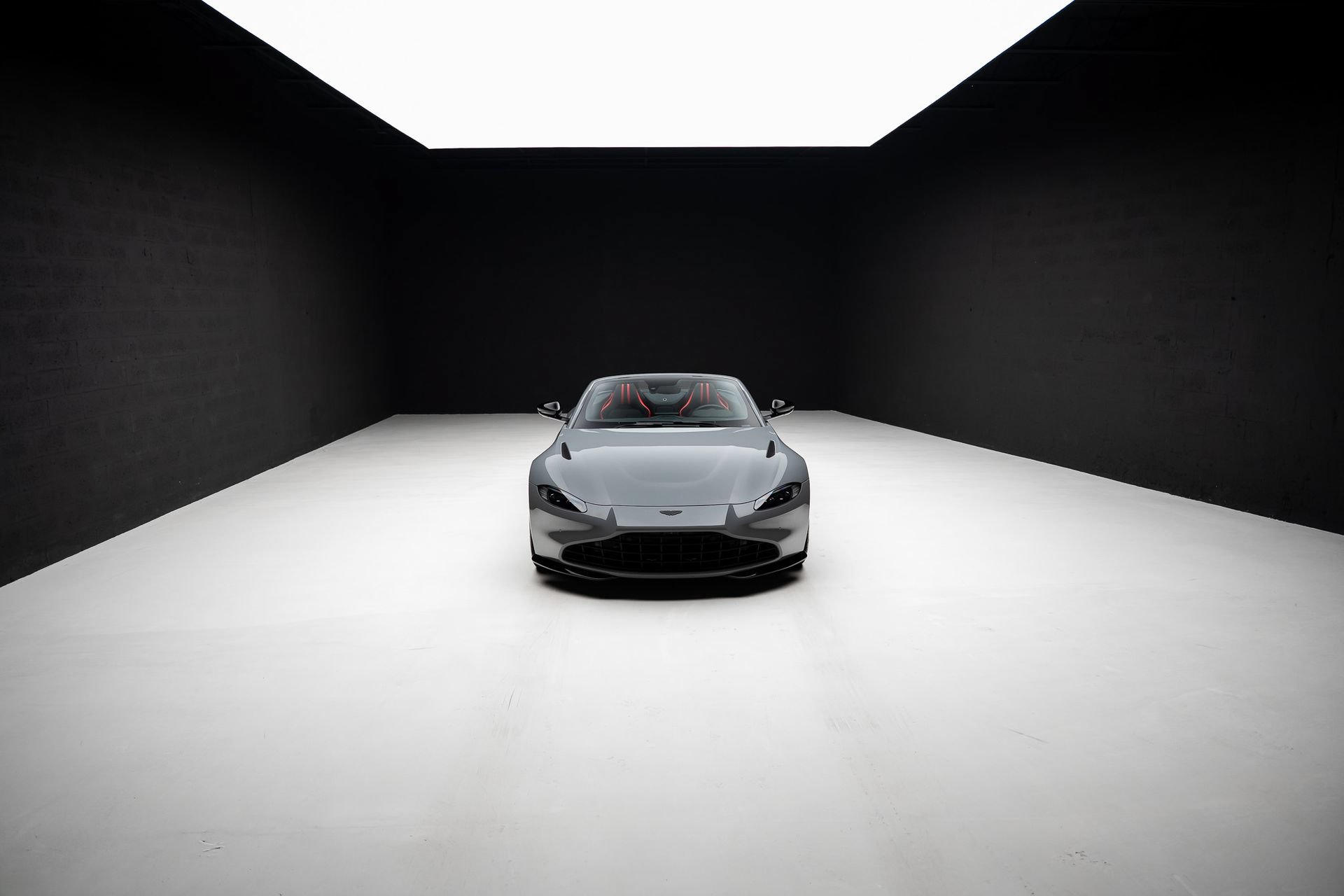 Used 2023 Aston Martin V8 Vantage Roadster RWD image 76