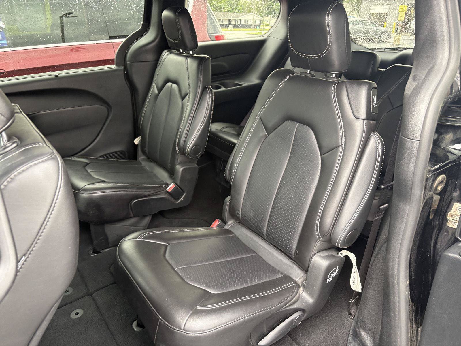 Used 2025 Chrysler Pacifica Select FWD image 18