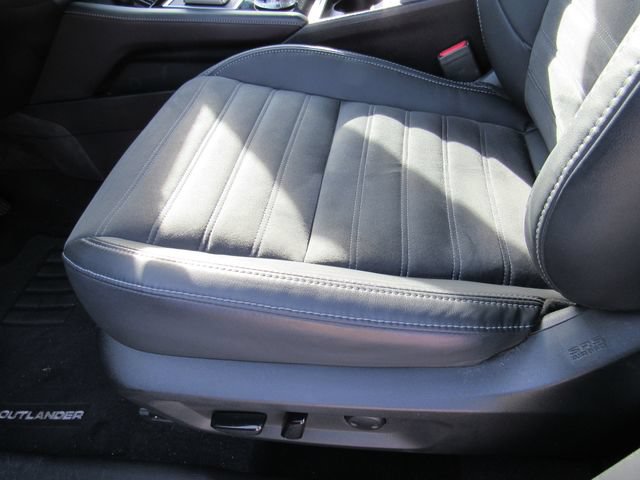 Used 2023 Mitsubishi Outlander SE FWD image 23