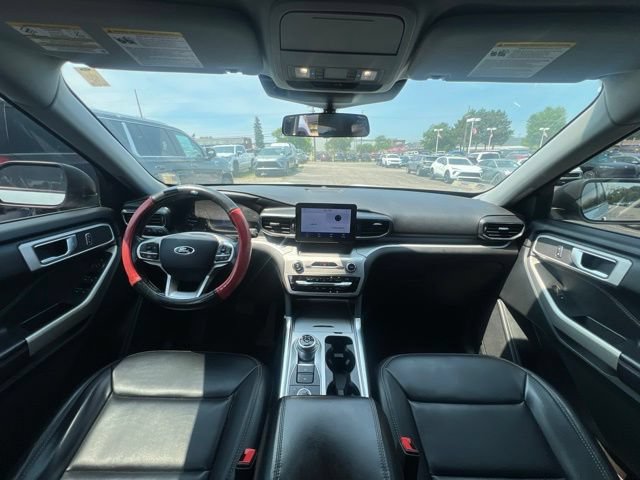 Used 2021 Ford Explorer XLT w/ Equipment Group 202A AWD/4WD image 18