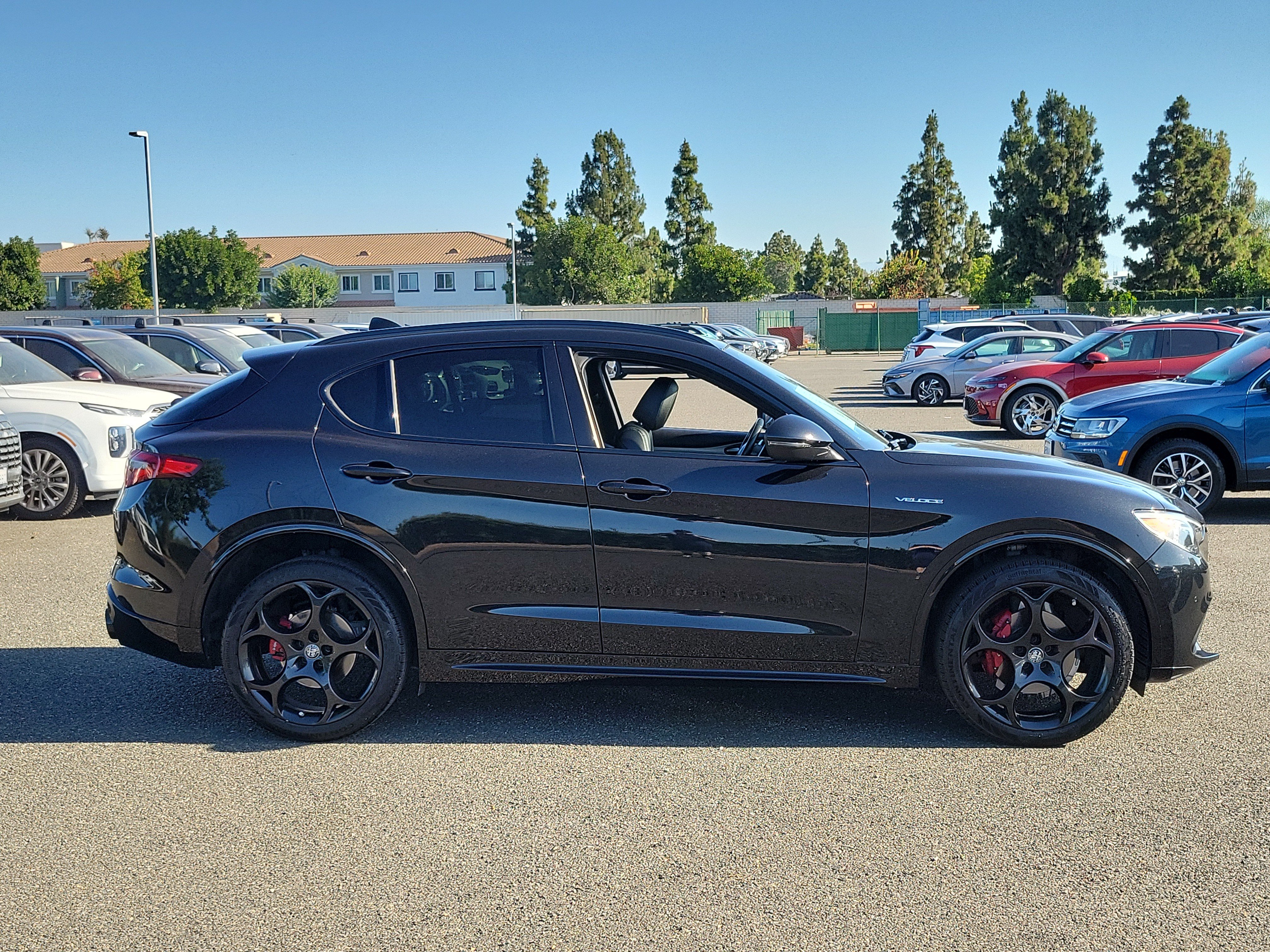 Used 2022 Alfa Romeo Stelvio Veloce AWD/4WD image 5