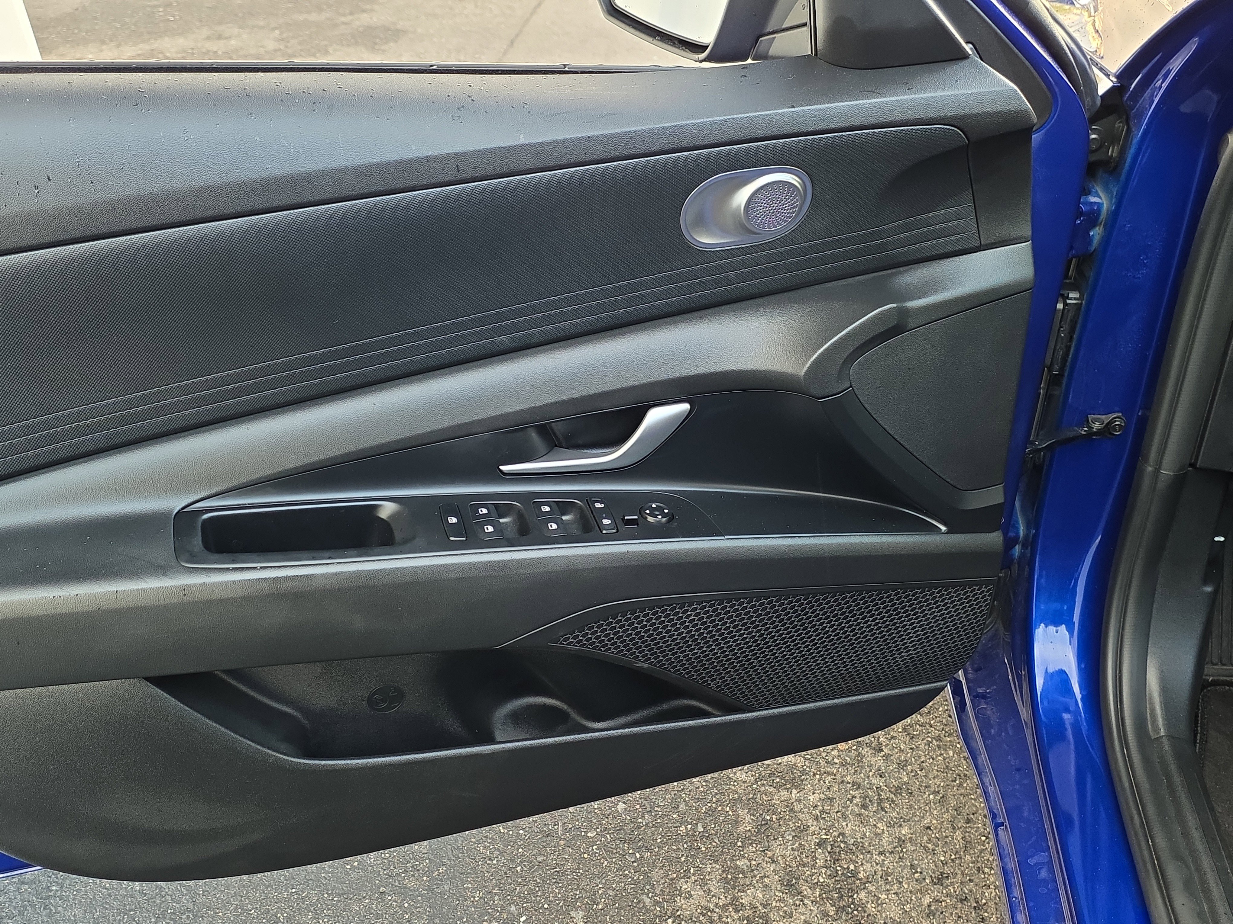 Used 2022 Hyundai Elantra SEL image 11