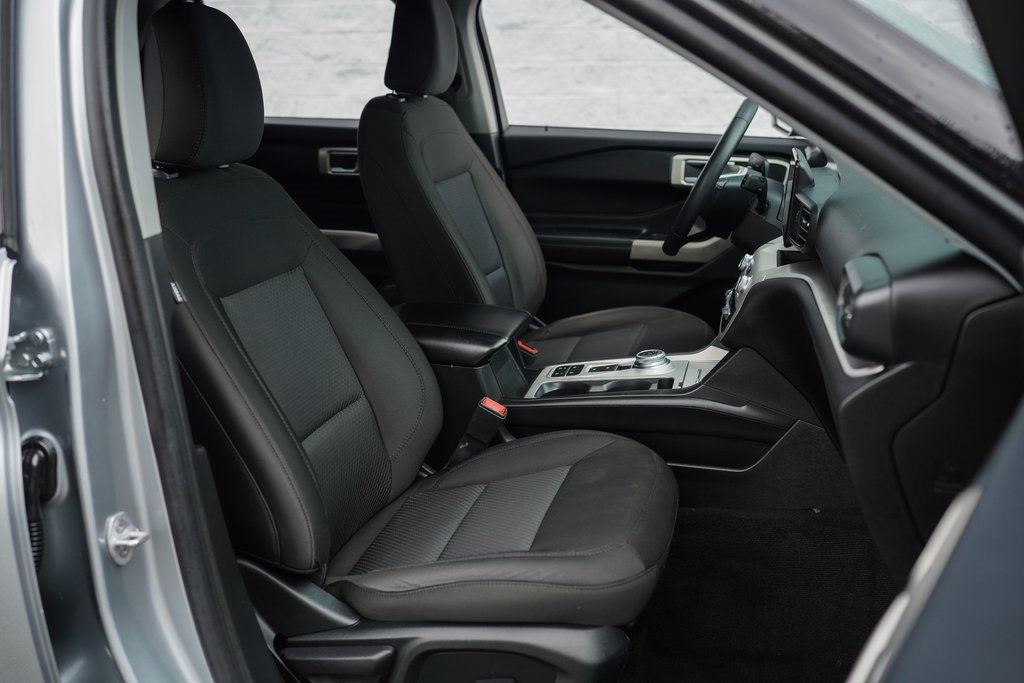 Used 2023 Ford Explorer XLT image 25