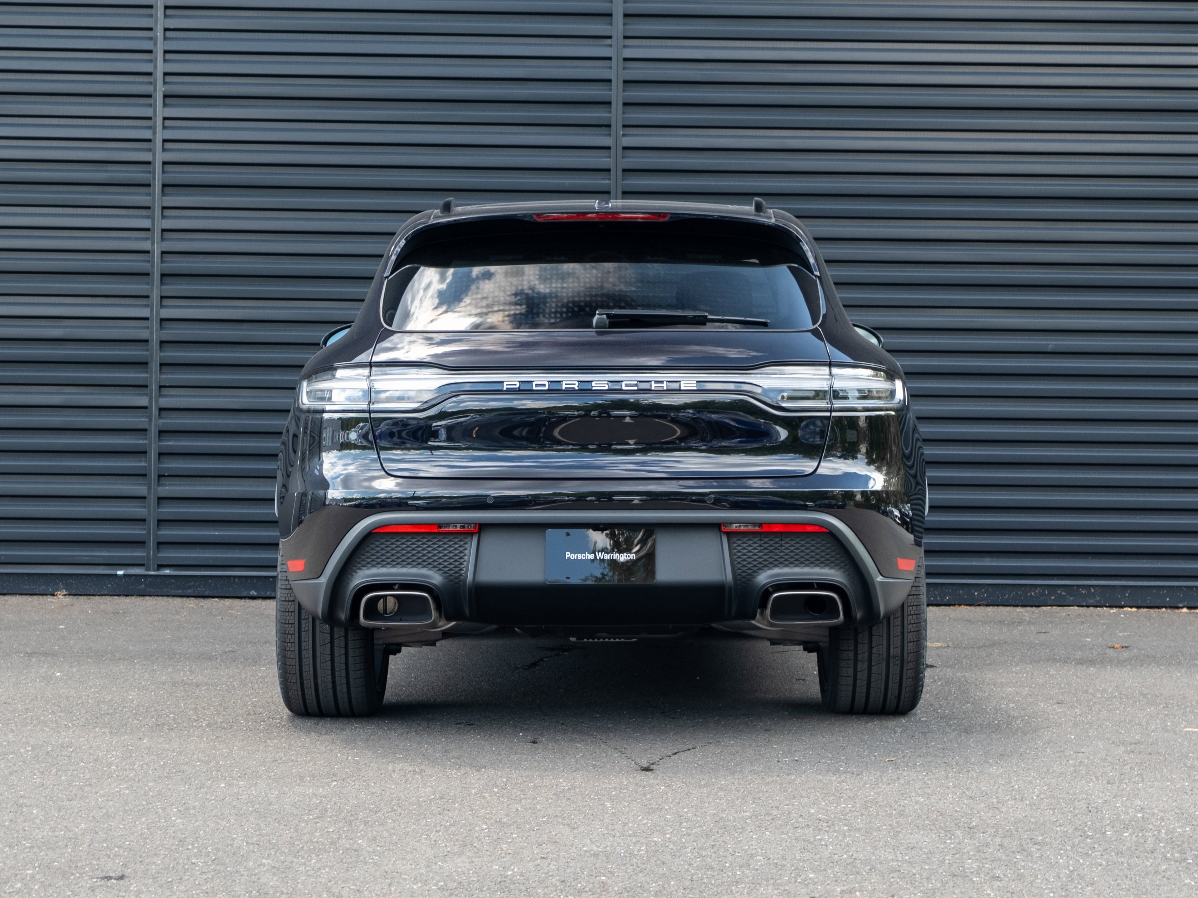 Certified 2025 Porsche Macan image 7