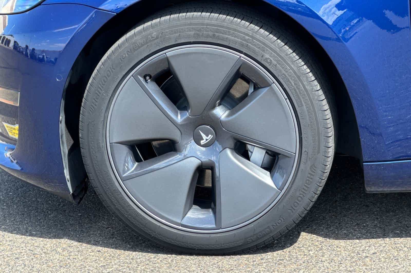 Used 2022 Tesla Model 3 Long Range AWD/4WD image 29