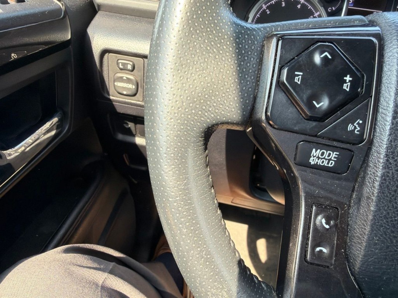 Used 2020 Toyota 4Runner Venture w/ Moonroof Package AWD/4WD image 17