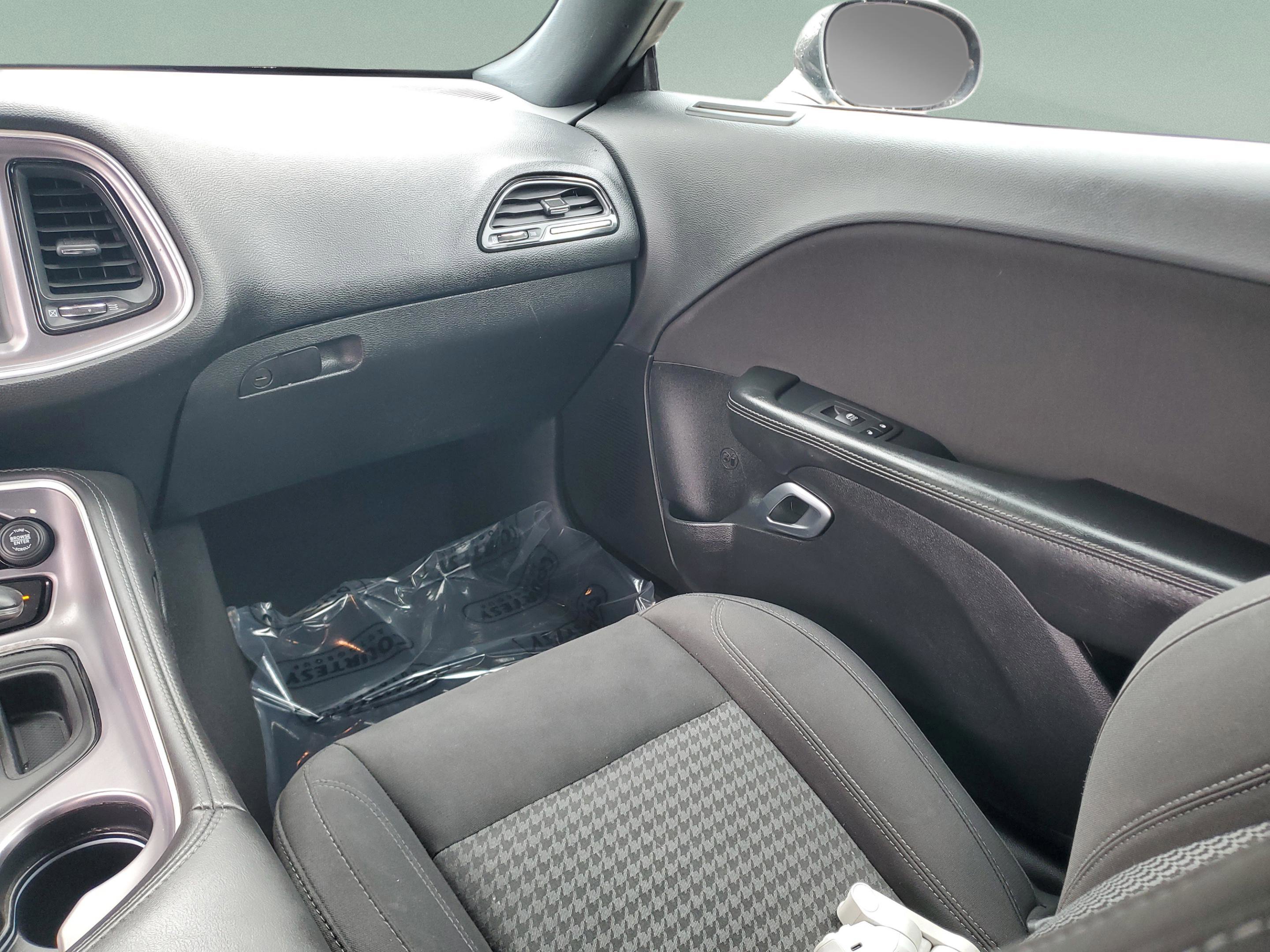 Used 2019 Dodge Challenger SXT image 11