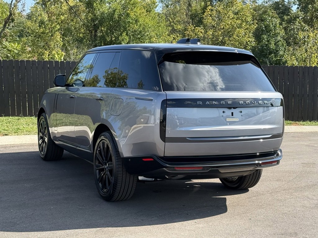 New 2025 Land Rover Range Rover SE image 3