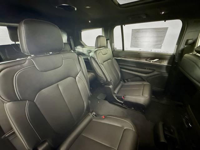 New 2025 Jeep Grand Cherokee L Limited w/ Luxury Tech Group II image 29