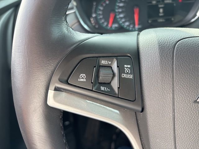 Used 2022 Chevrolet Trax LT w/ Midnight Edition image 18