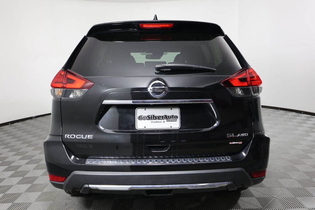 Used 2017 Nissan Rogue SL image 3