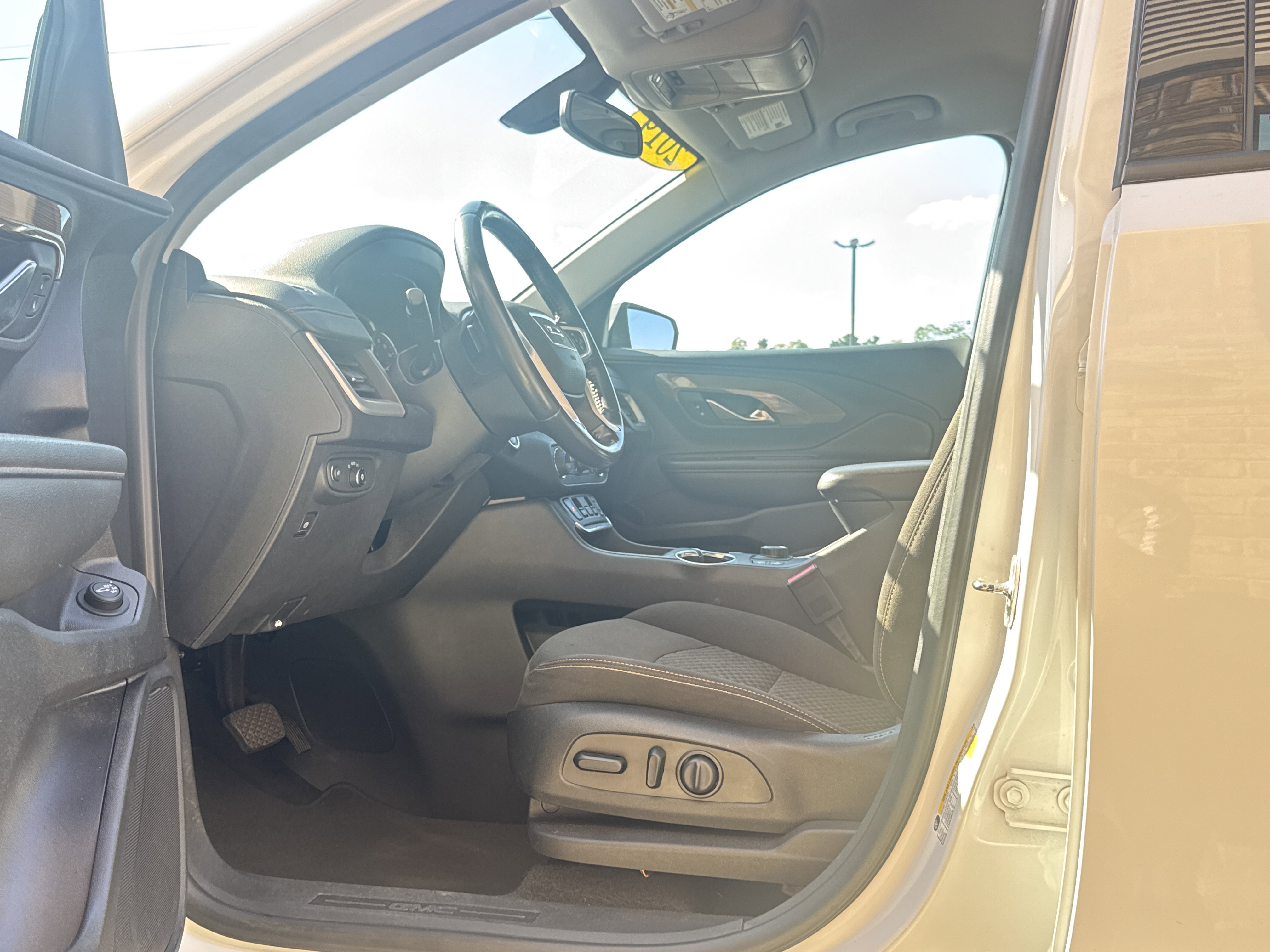 Used 2019 GMC Terrain SLE w/ Driver Convenience Package image 9