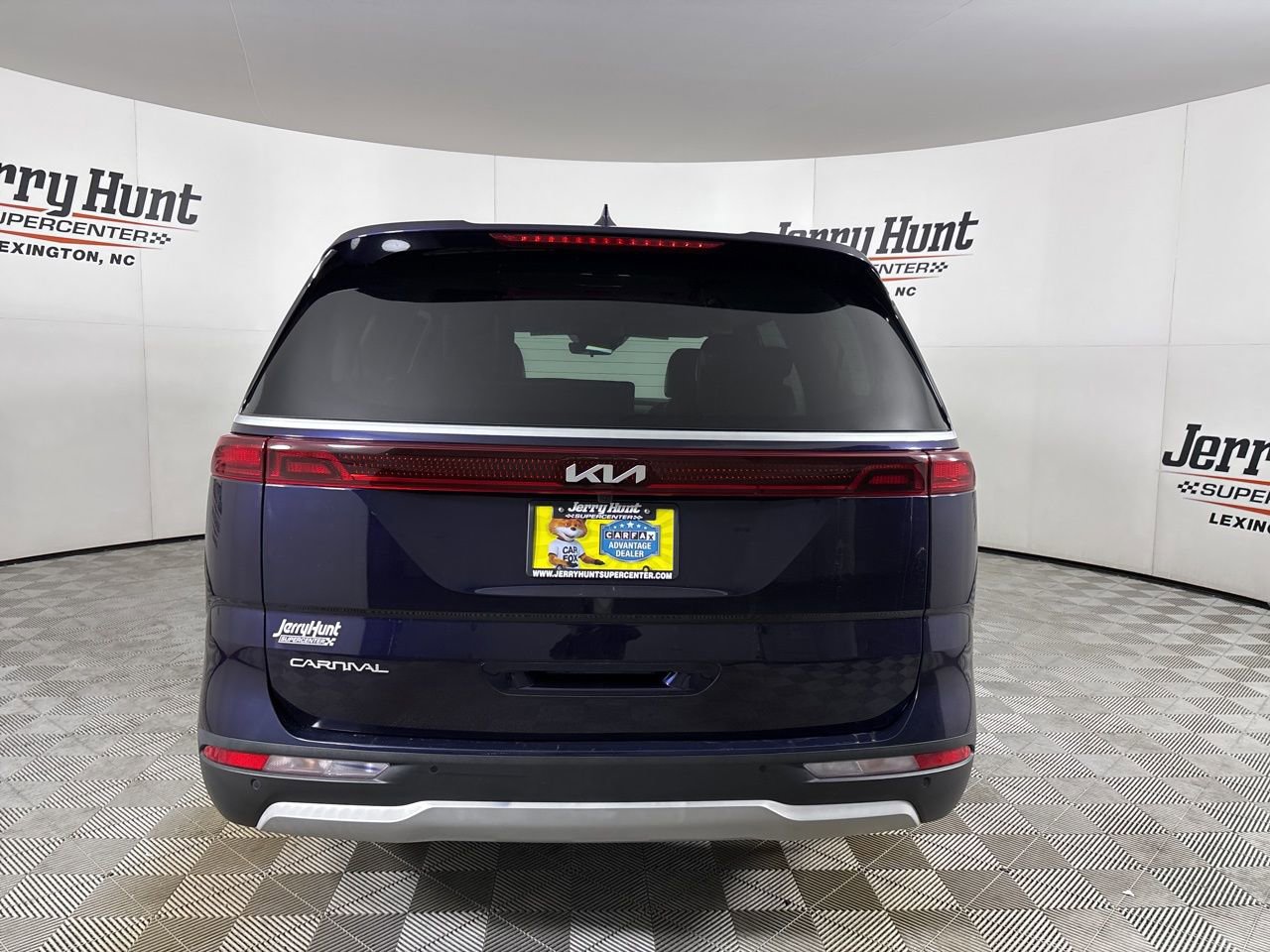 Used 2023 Kia Carnival LX image 5