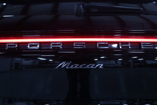 Used 2020 Porsche Macan AWD/4WD image 14