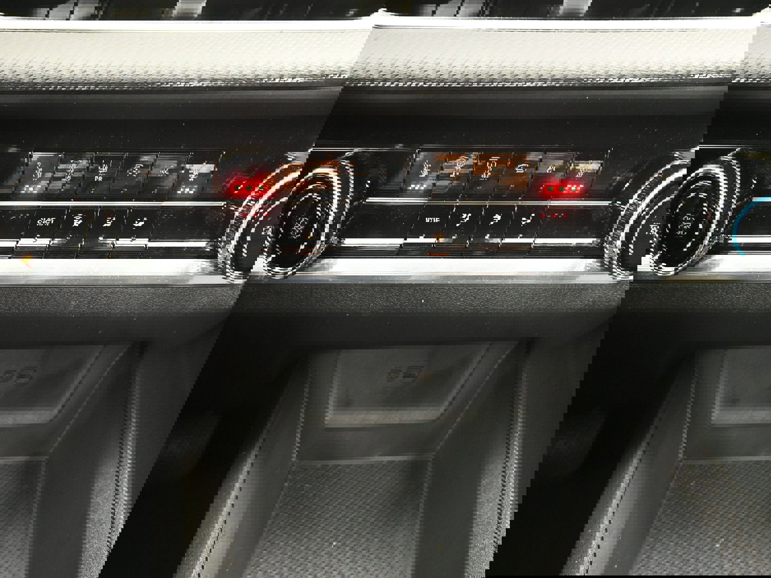 Used 2025 Chevrolet Equinox LT w/ Safety and Technology Package image 15