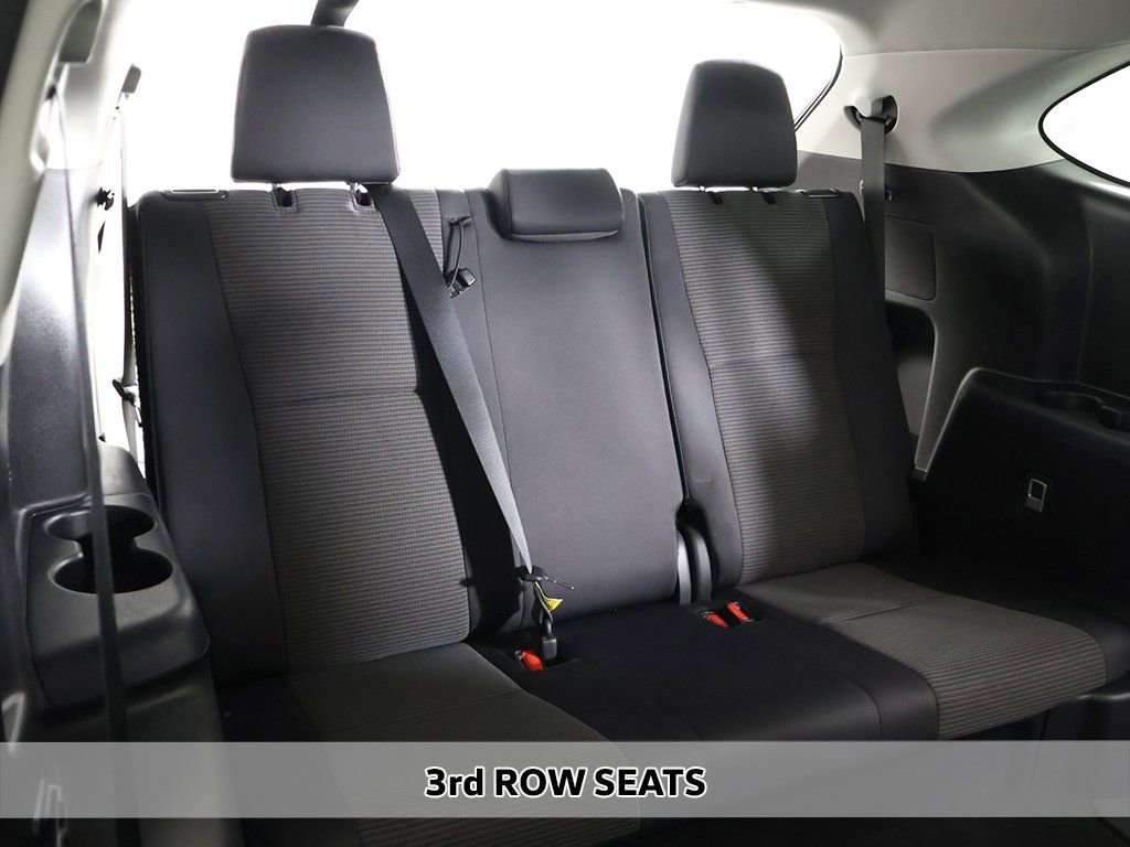 Used 2024 Toyota Highlander LE AWD/4WD image 6