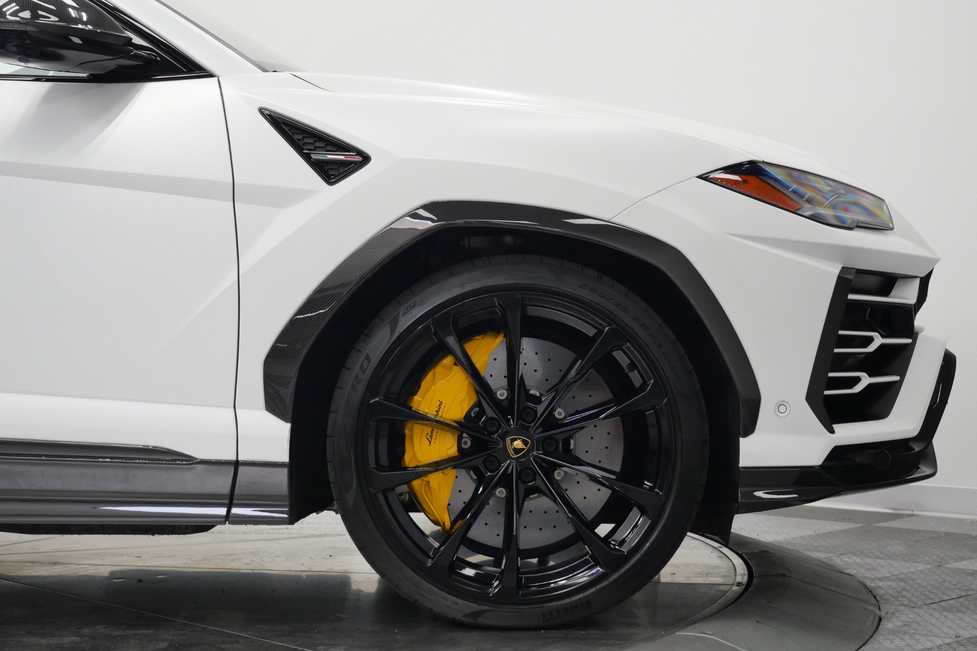 Used 2021 Lamborghini Urus AWD/4WD image 55