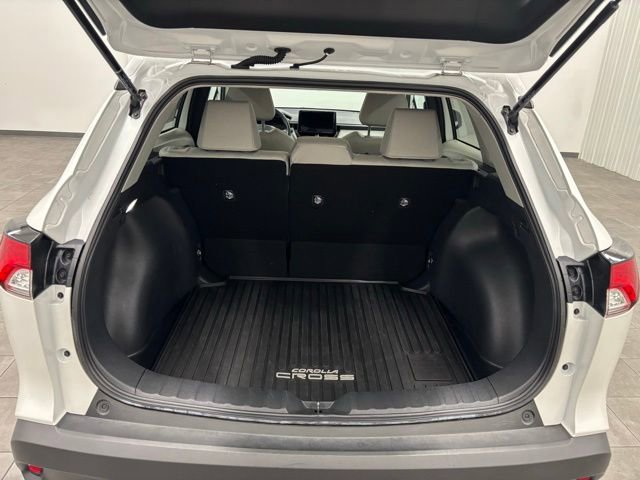 Used 2023 Toyota Corolla Cross LE image 7