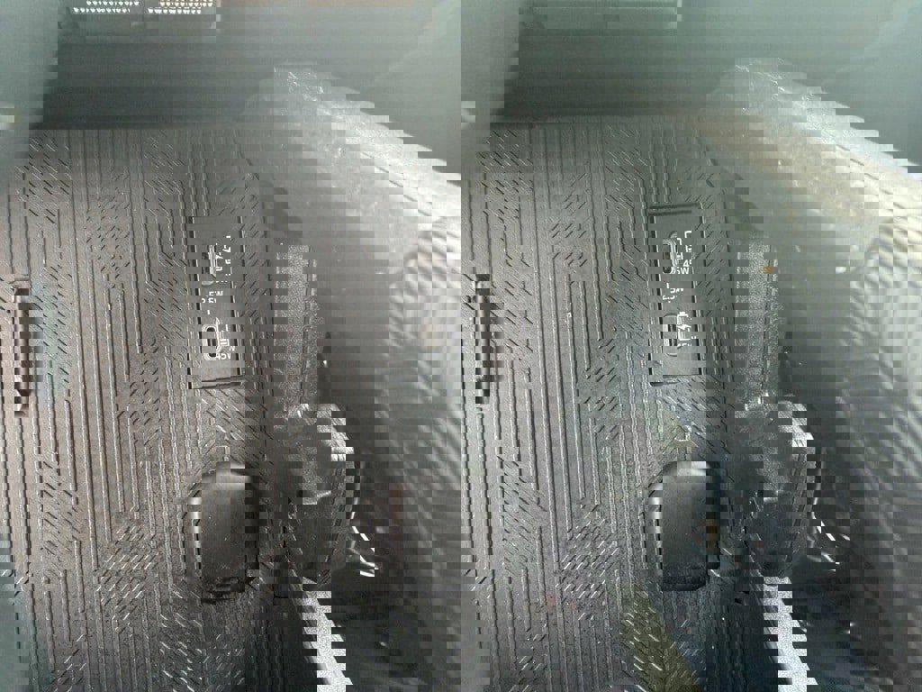 Used 2024 Toyota Tacoma TRD Off-Road image 30