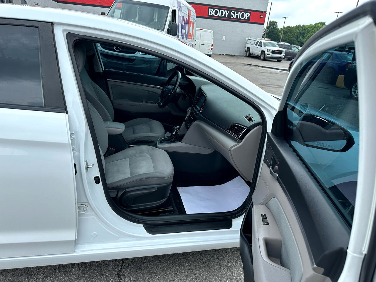 Used 2017 Hyundai Elantra ECO image 10