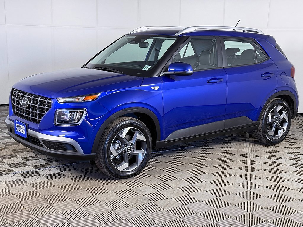 Used 2025 Hyundai Venue Limited image 7