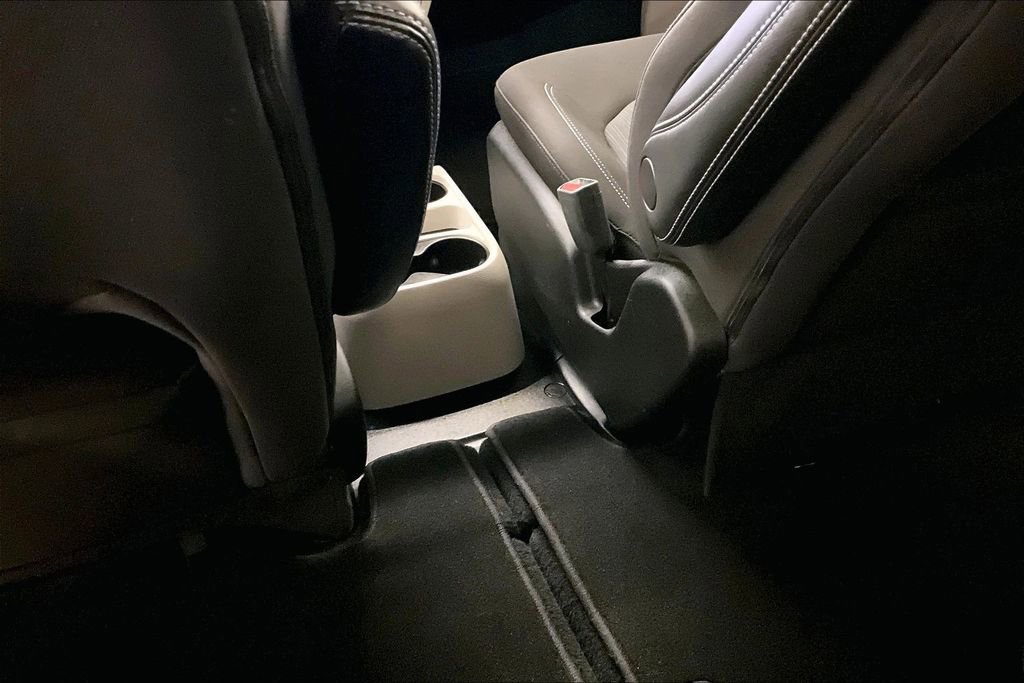 Used 2023 Chrysler Voyager LX image 10