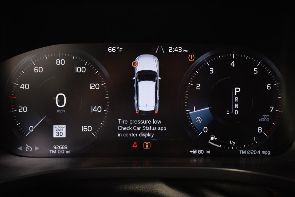 Used 2018 Volvo XC60 T6 Momentum w/ Vision Package image 22