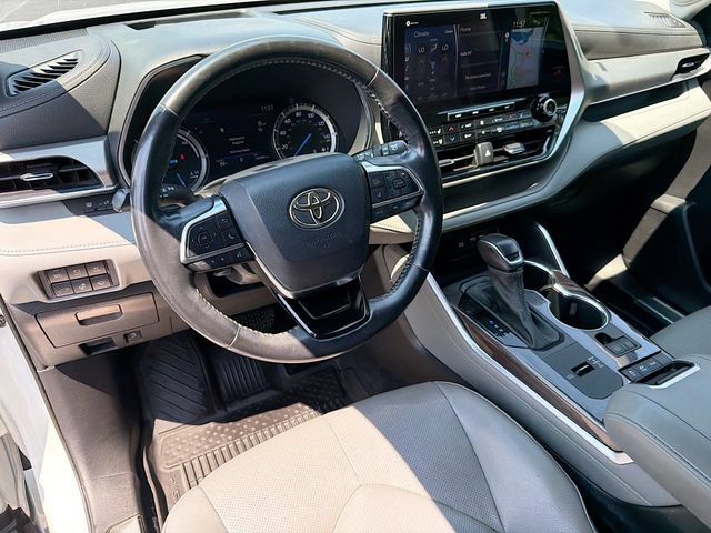 Used 2021 Toyota Highlander Platinum AWD/4WD image 9