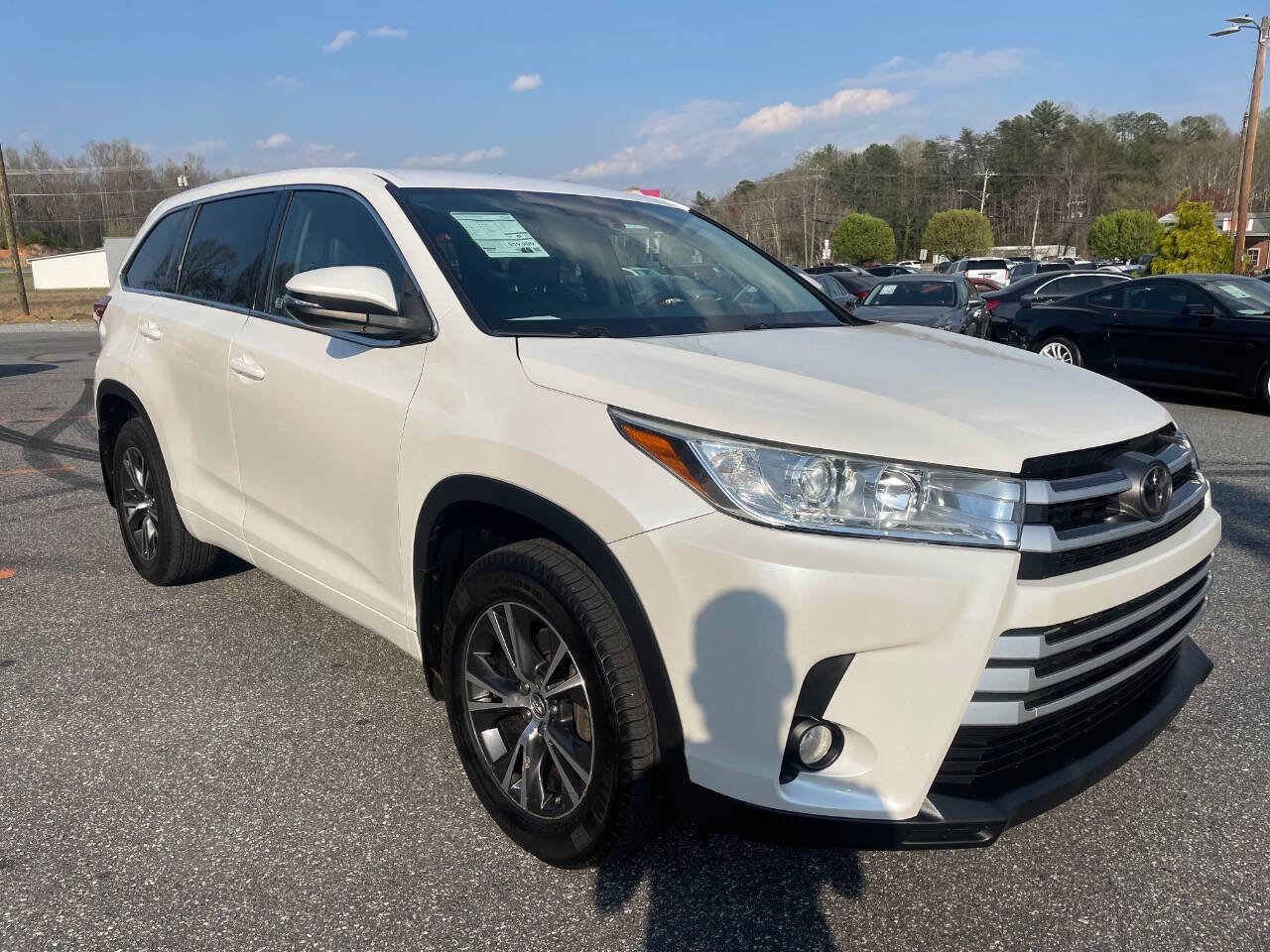 Used 2017 Toyota Highlander Plus AWD/4WD image 6