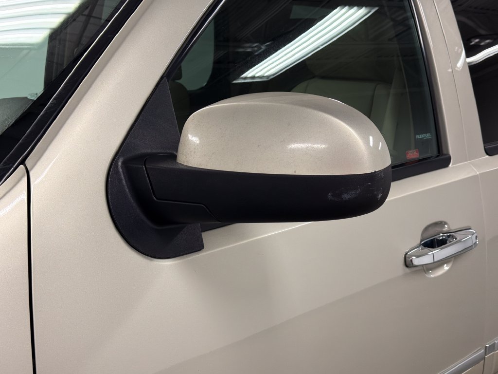 Used 2014 GMC Yukon Denali RWD image 11