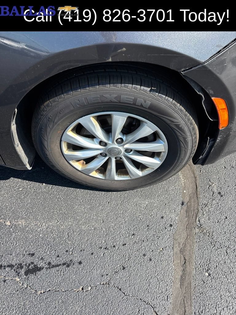 Used 2019 Chrysler Pacifica Touring-L FWD image 7