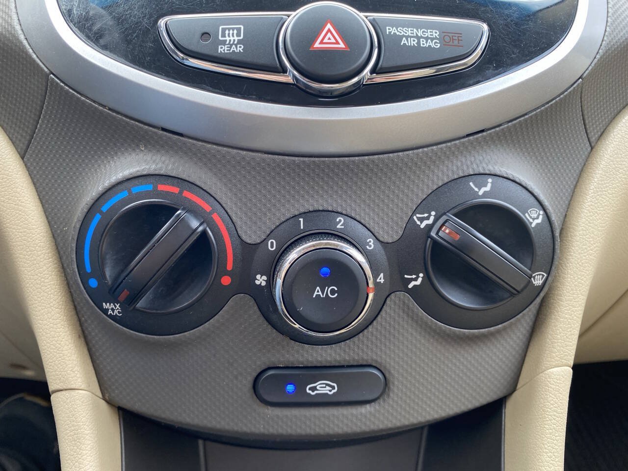 Used 2014 Hyundai Accent GLS w/ Option Group 2 FWD image 28
