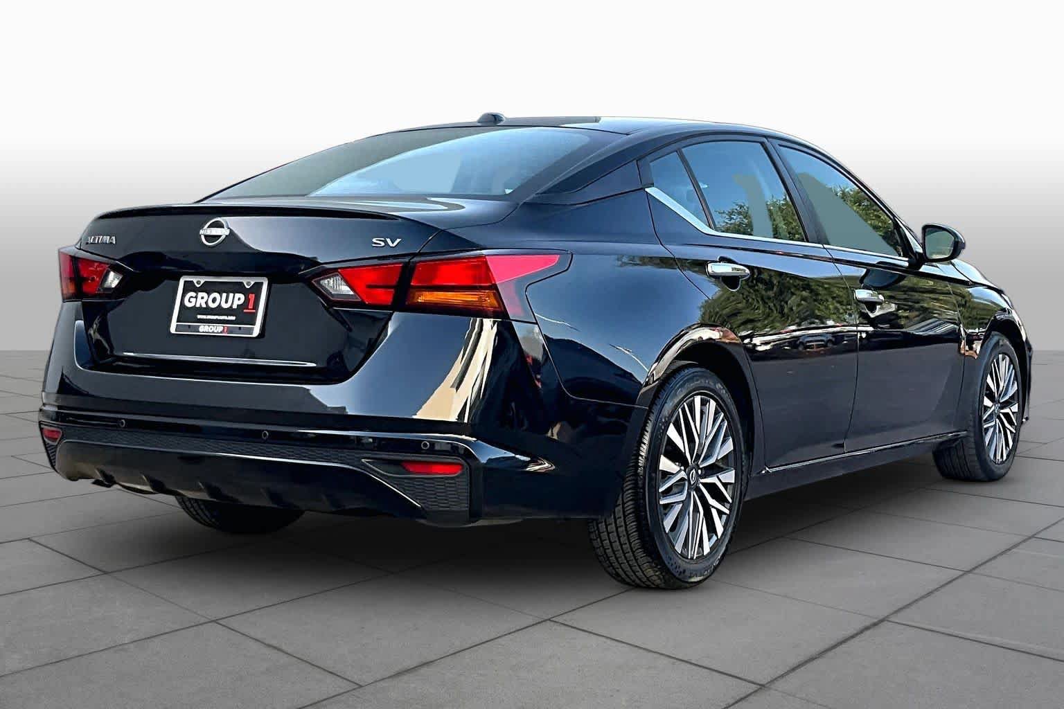 Used 2024 Nissan Altima 2.5 SV FWD image 13