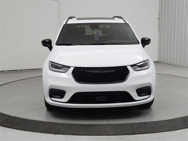 New 2026 Chrysler Pacifica Limited w/ S Appearance Package image 2