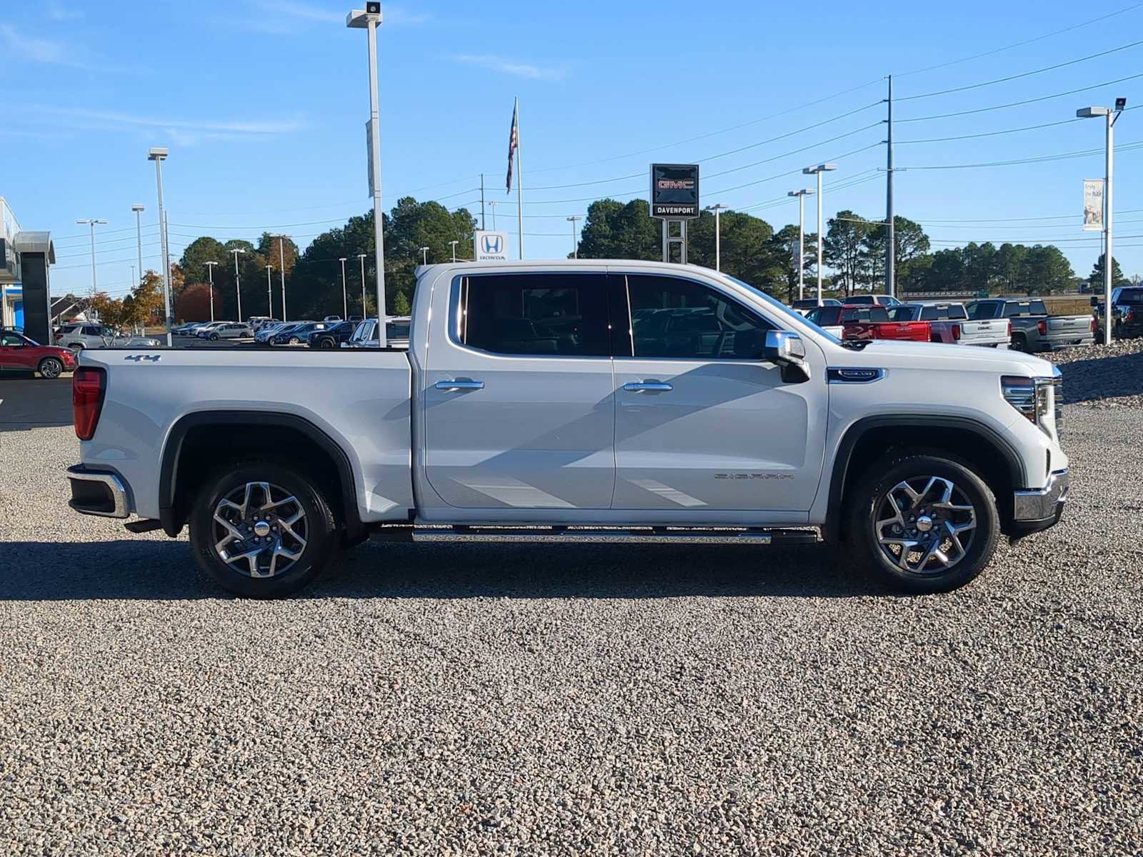 New 2026 GMC Sierra 1500 SLT w/ SLT Premium Package image 9