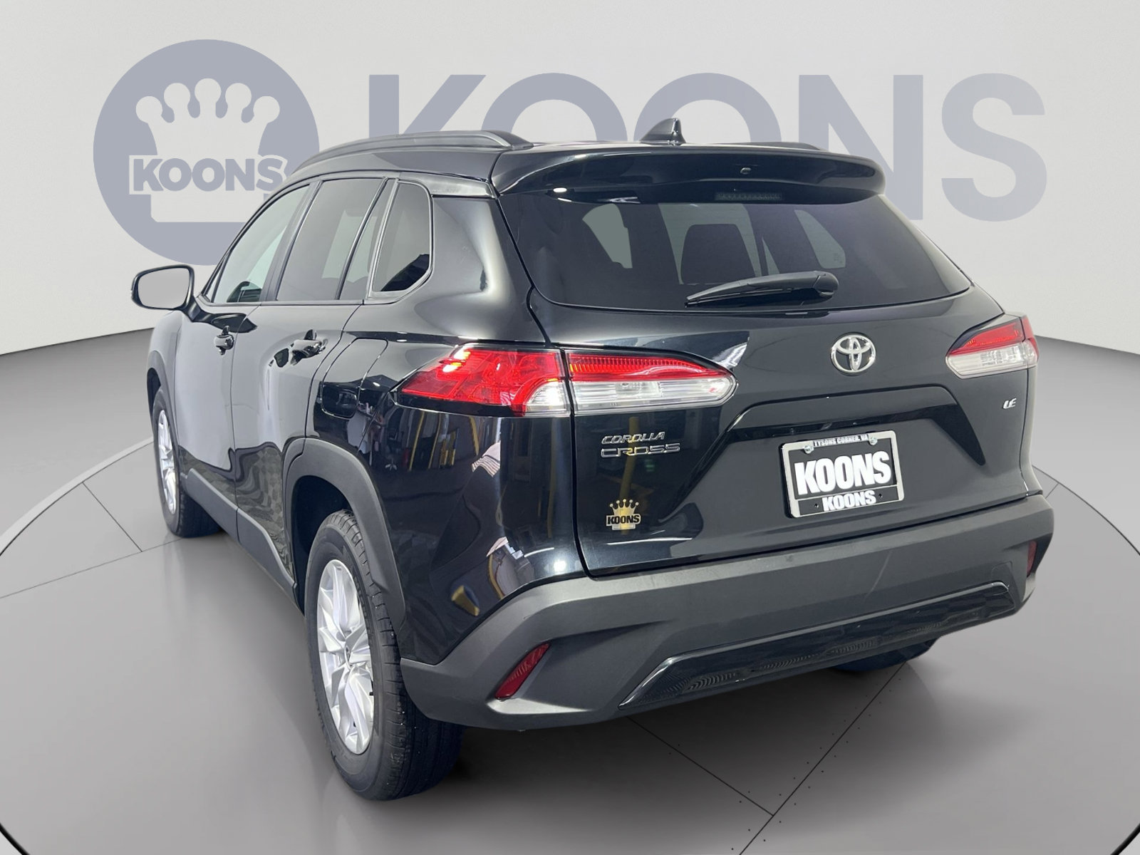 Used 2025 Toyota Corolla Cross LE FWD image 4