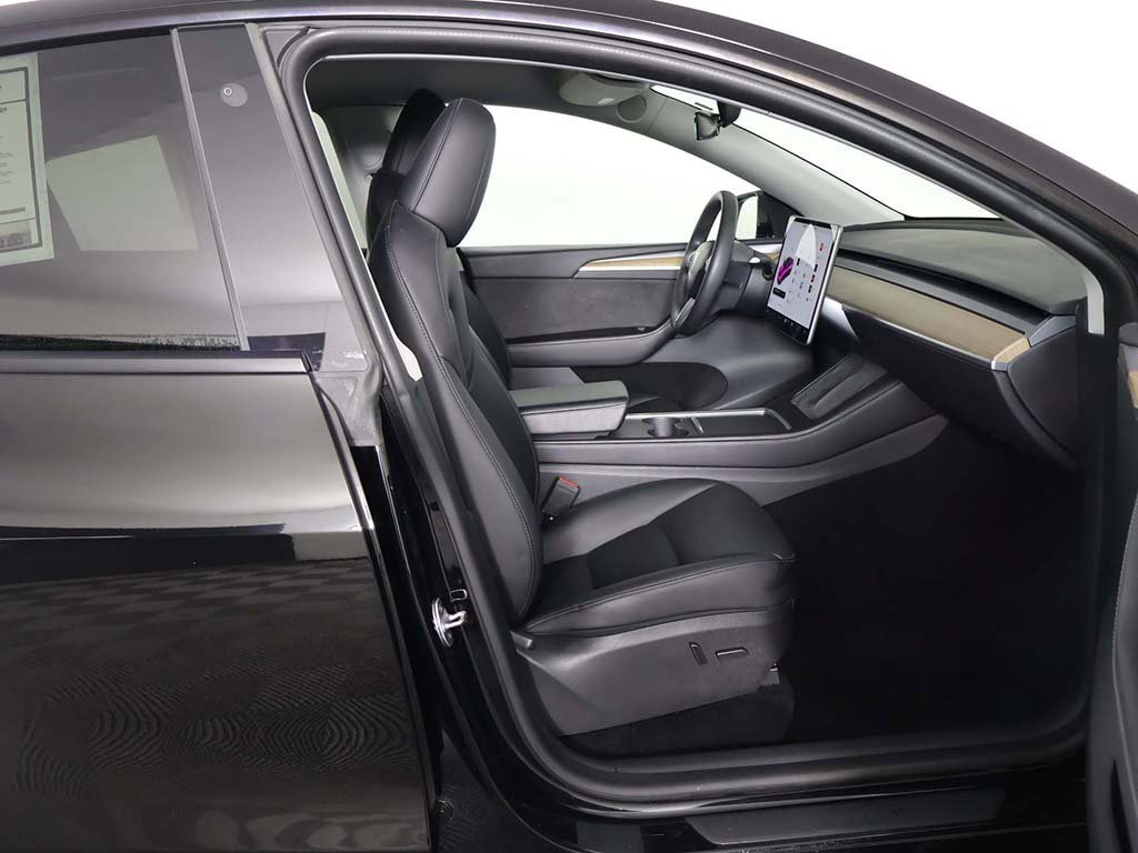 Used 2022 Tesla Model Y Long Range image 31