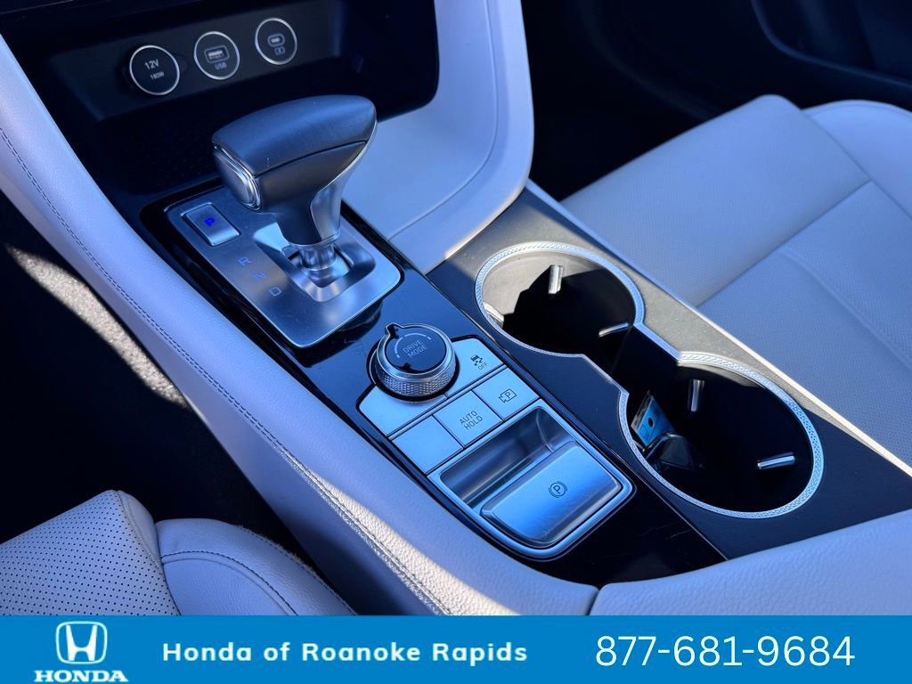 Used 2024 Genesis G70 2.5T image 32