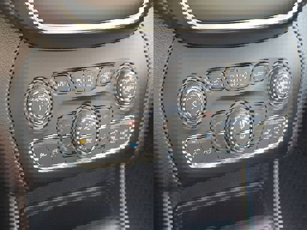 Used 2019 Jeep Cherokee Latitude Plus w/ Comfort/Convenience Group image 25