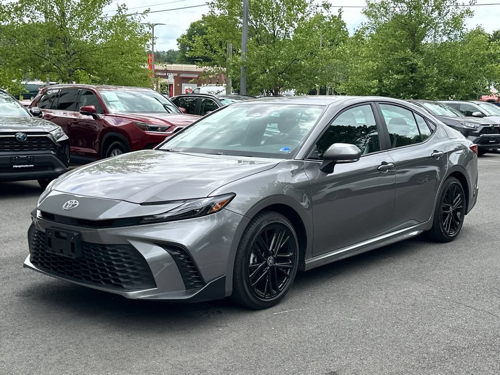 Used 2025 Toyota Camry SE FWD image 2