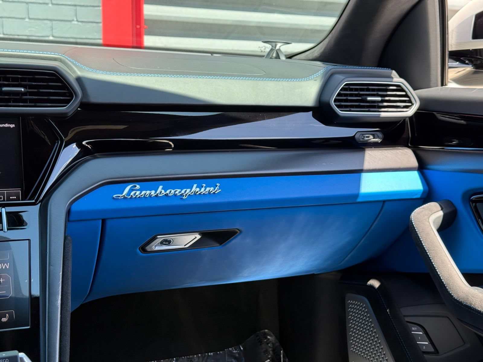 Used 2024 Lamborghini Urus S AWD/4WD image 34