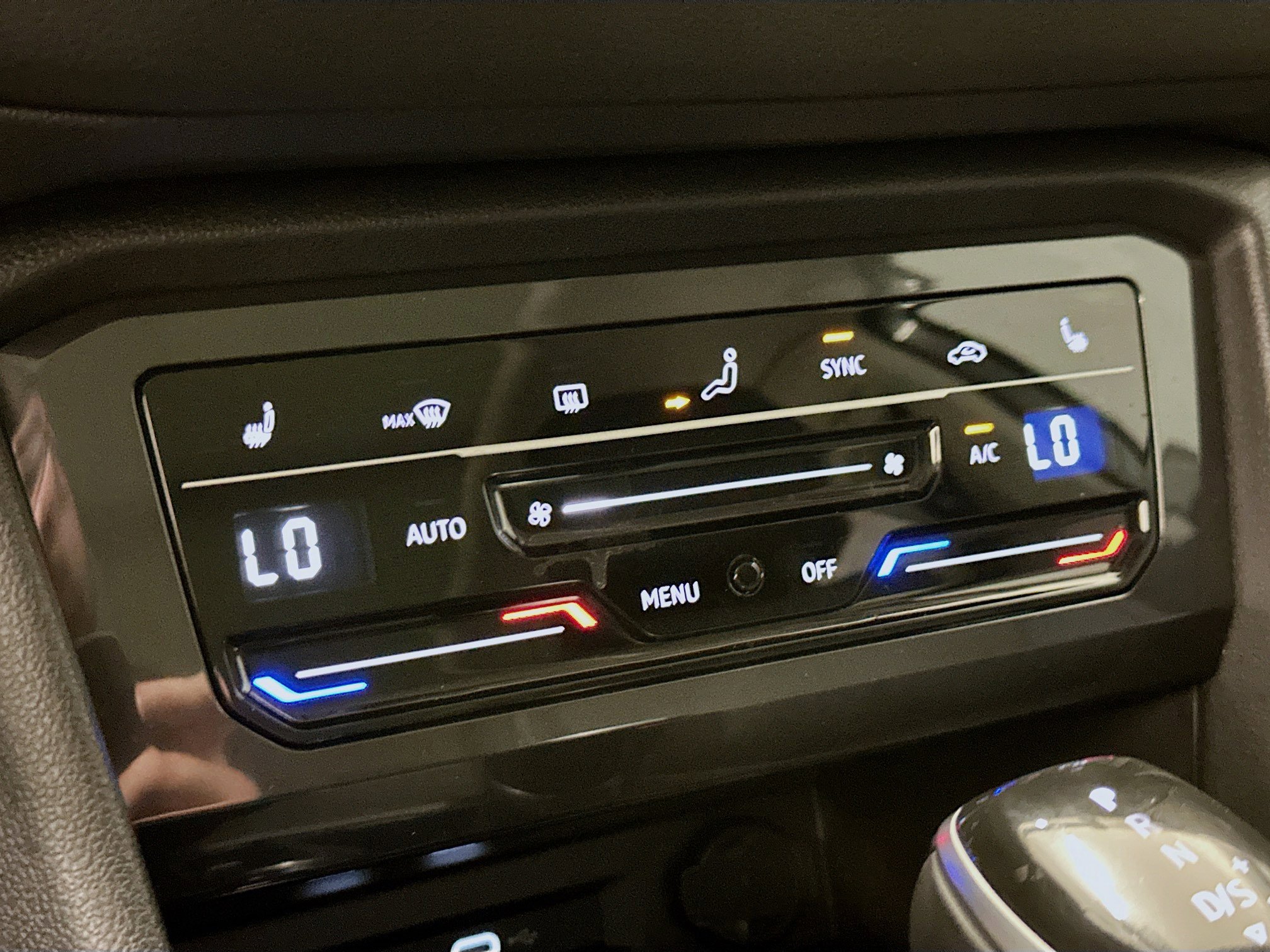 Used 2022 Volkswagen Tiguan SE image 24