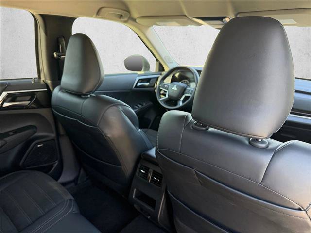 Used 2025 Mitsubishi Outlander SE FWD image 23