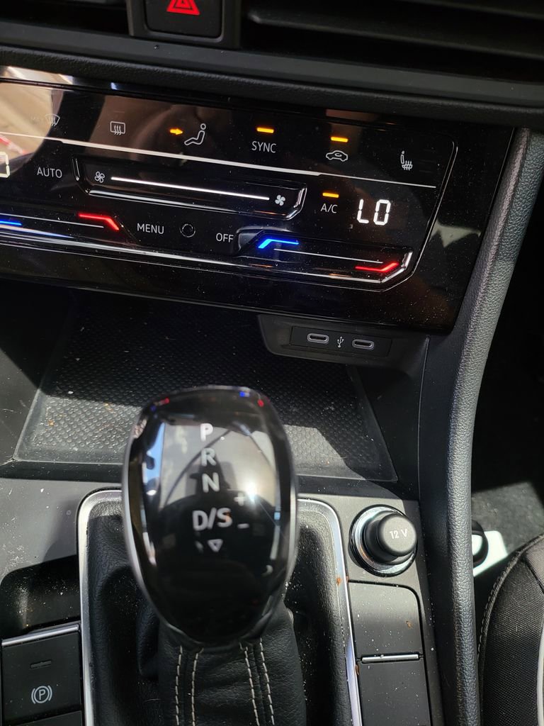 Used 2025 Volkswagen Jetta Sport FWD image 9