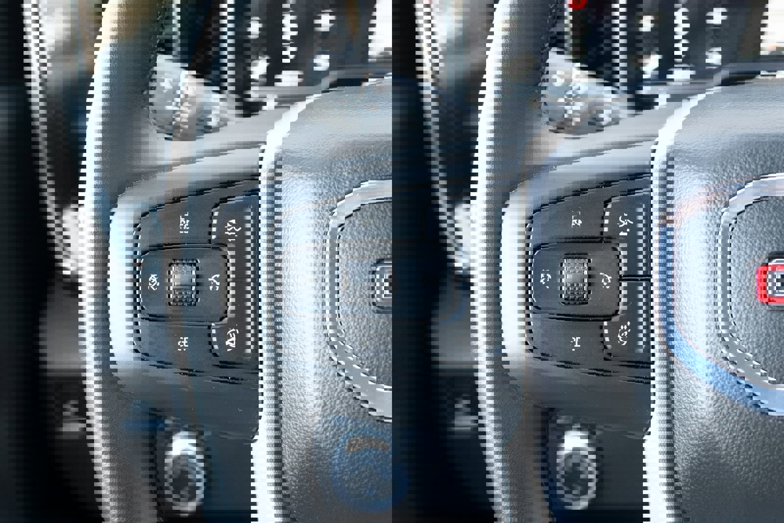 Used 2024 GMC Sierra 1500 SLE w/ Preferred Package image 4