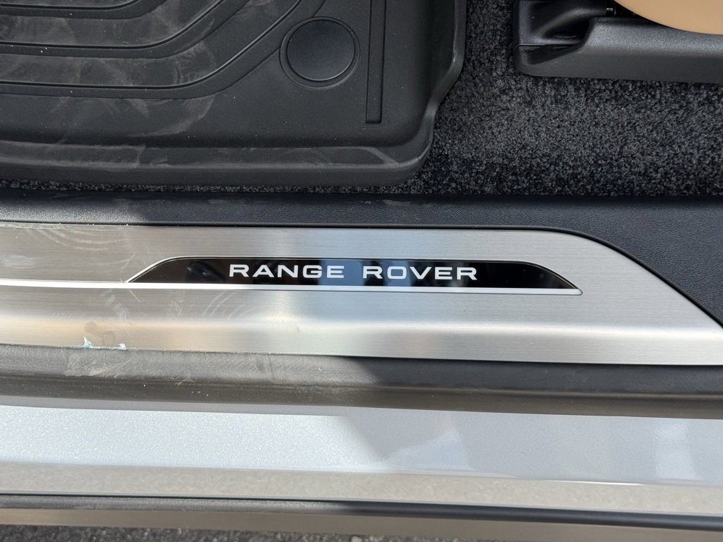 New 2025 Land Rover Range Rover SE image 13