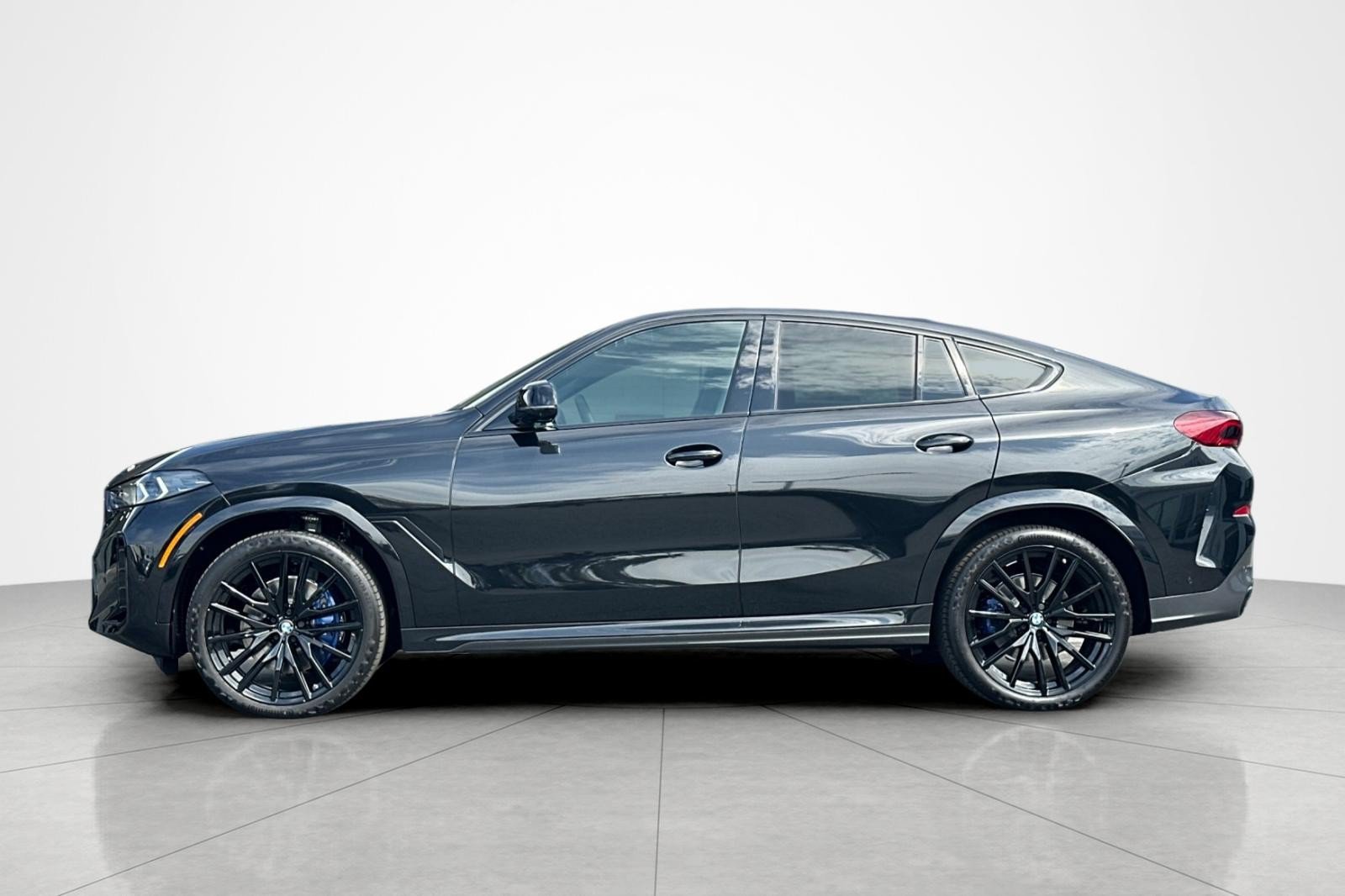 New 2027 BMW X6 xDrive40i w/ Climate Comfort Package AWD/4WD image 2