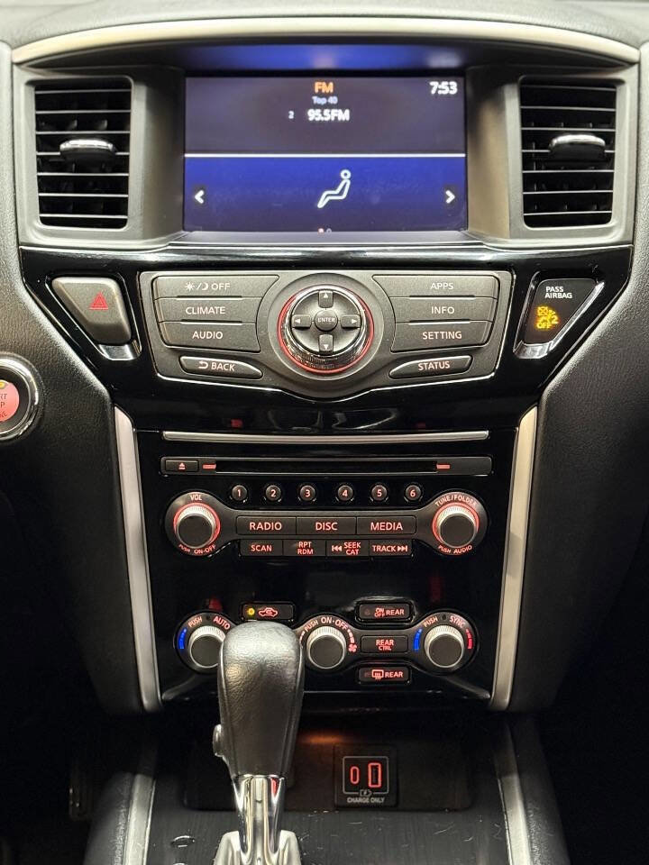 Used 2019 Nissan Pathfinder SV image 16