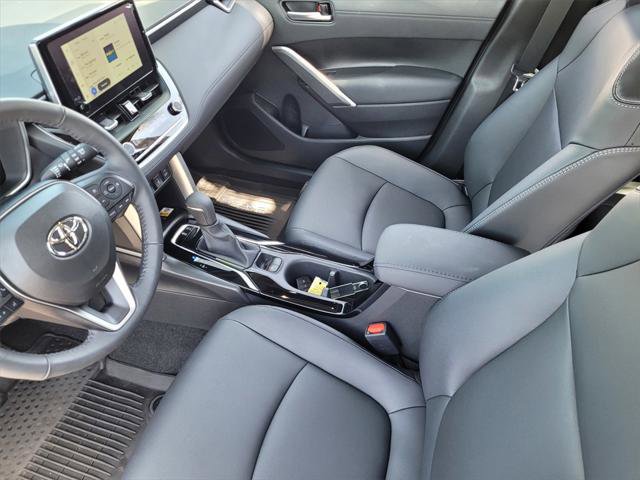 Used 2023 Toyota Corolla Cross XLE w/ Convenience Package AWD/4WD image 11
